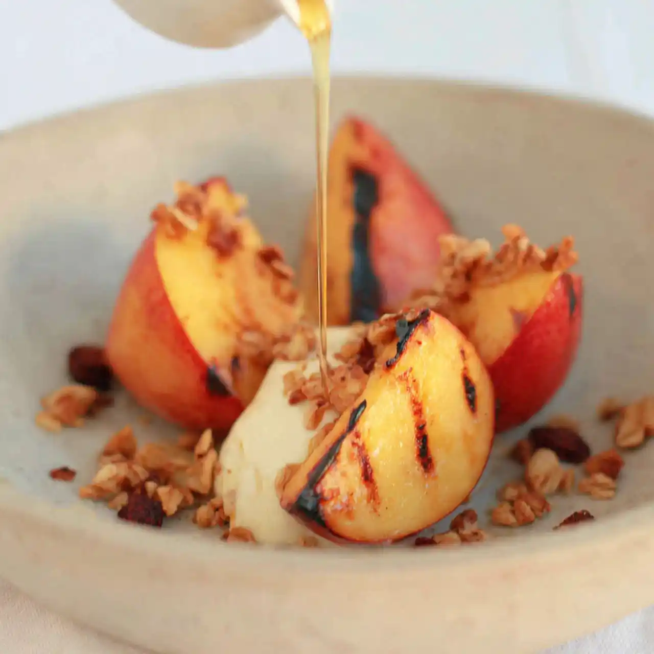 Easy Air Fryer Dessert Recipes with Grilled Peaches with Honey